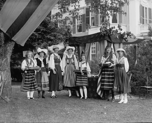 1933 Italy Black and White